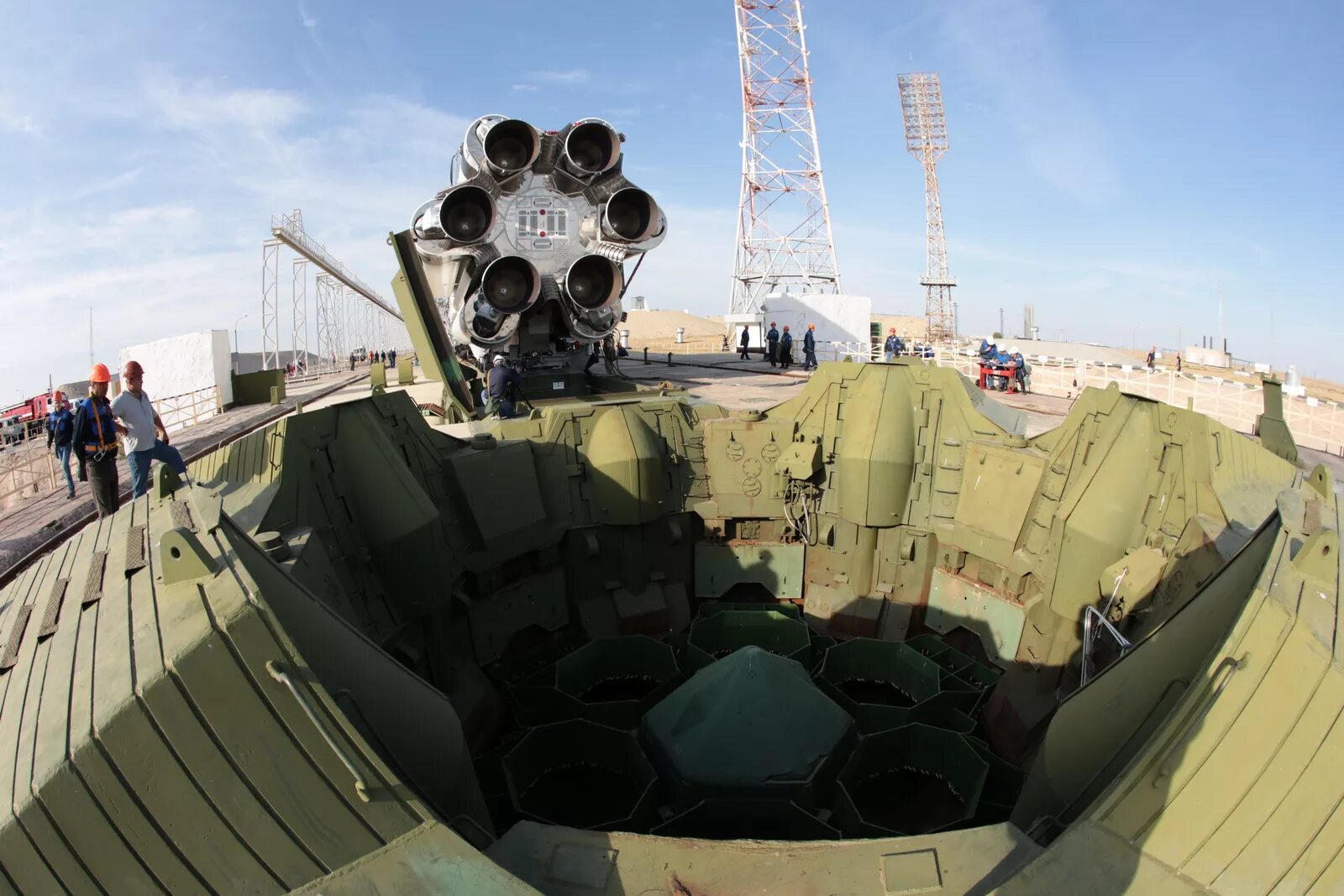 Байконур гагаринский старт. Казахстан байконур космодром. Рн космос-3м стартовый комплекс. Стартовый стол байконур союз. "космодром байконур" протон.