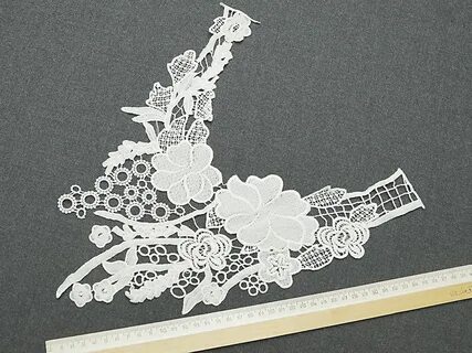Узкая кружевная вставка