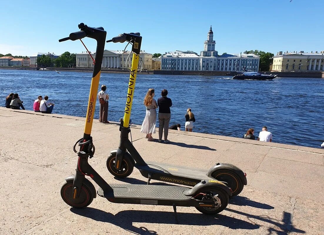 Самокат проезд. Whoosh самокаты в санкт петербурге. электросамокаты кикшеринг. шеринг самокатов whoosh питер. электросамокат шеринг.