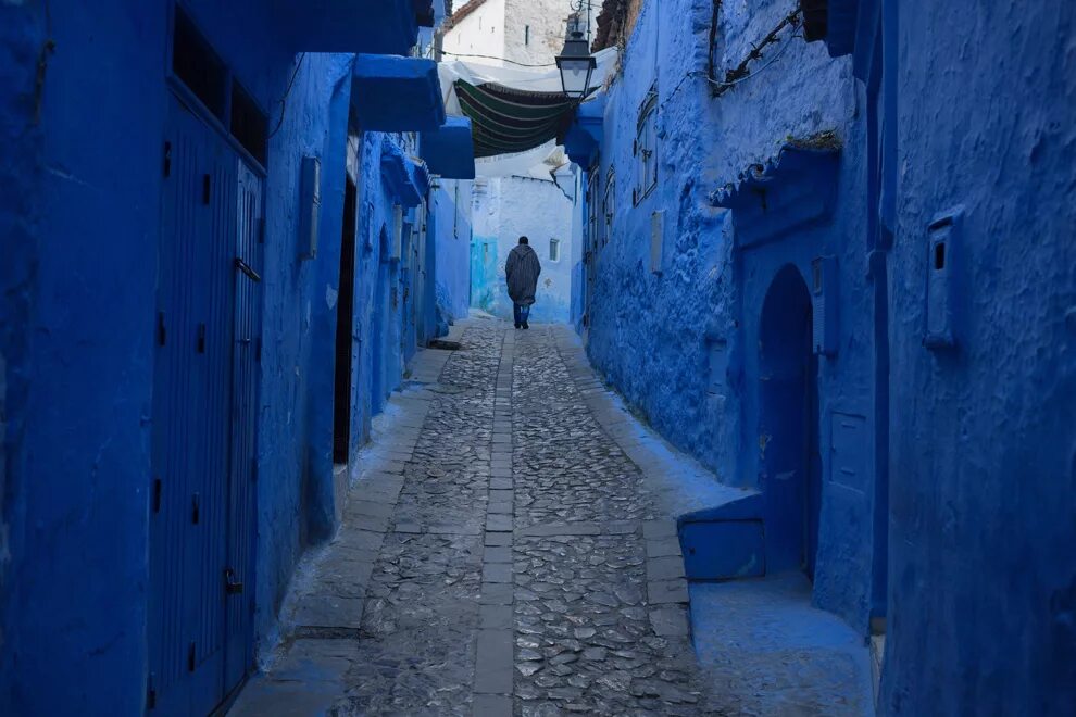 Blue street. Шефшауэн Марокко. Марракеш голубой город. Голубая деревня Марокко. Город Фес в Марокко фото.