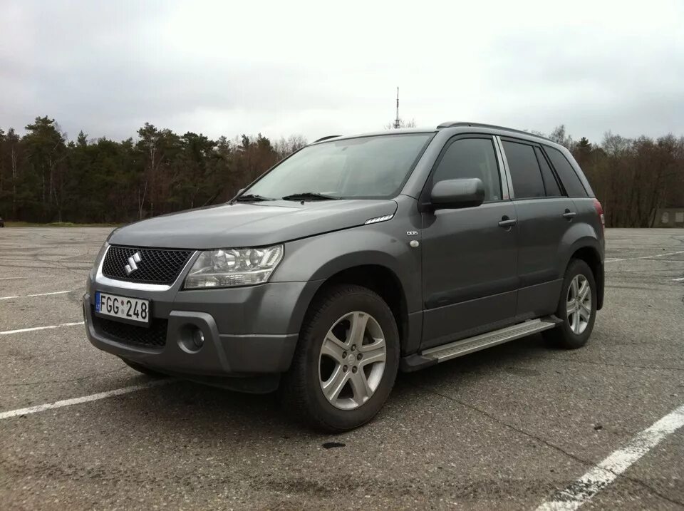 Молдинг сузуки гранд витара 2008. Молдинги suzuki grand vitara 3d. Молдинг сузуки гранд витара. Молдинг на дверь сузуки гранд витара 2008. Молдинг сузуки гранд витара 2008.