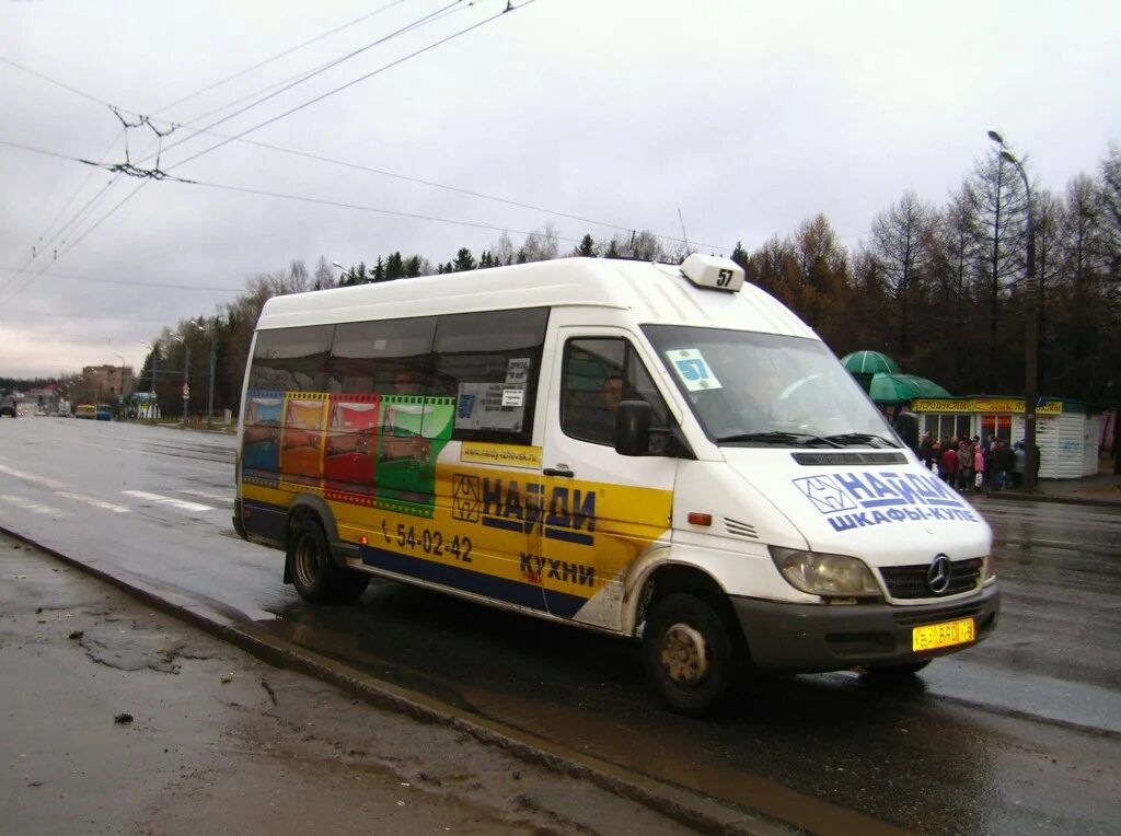 49 автобус ижевск. Маршрутки Ижевск. Микроавтобус Ижевск. Ижевский микроавтобус. Маршрутка Ижевск люк.