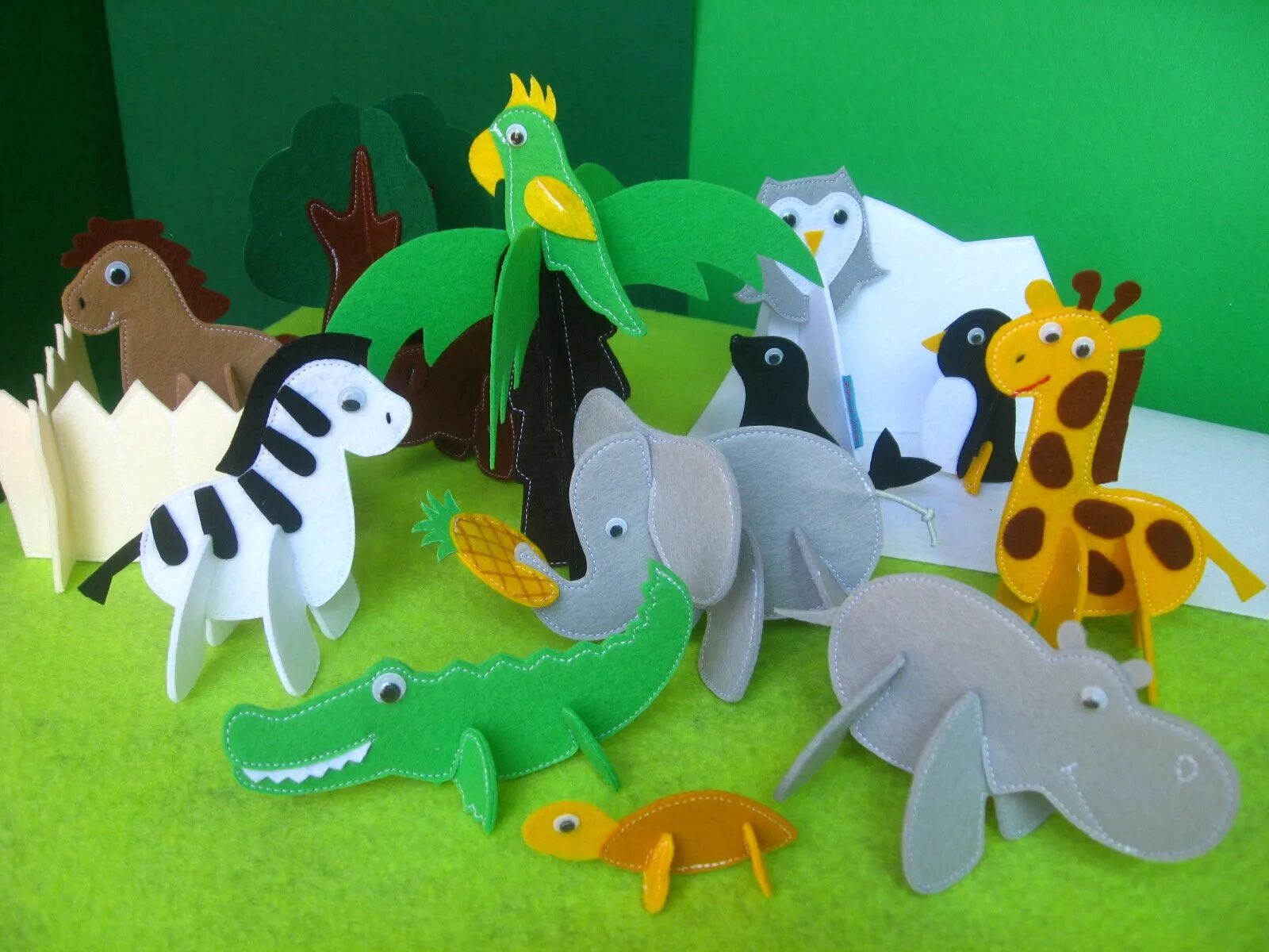 Конструирование на тему животные. Игрушки из цилиндров для дошкольников. Жираф аппликация для детей. Жираф конструирование в детском саду старшая группа. Ручной труд животные жарких стран.