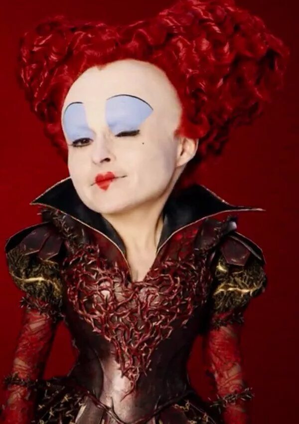 Алисамв стране чудес королева червей. Красная королева алиса в стране чудес. Королева червей из алисы. Хелена бонэм картер красная королева. Красная королева из алисы в стране чудес.