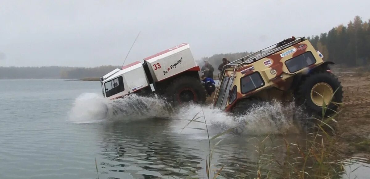 Езда на вездеходах. Вездеход шерп в грязи. Sherp atv. Каширское шоссе магазин запчасти для снегоходов вездеходов. Вездеход шерп по бездорожью.