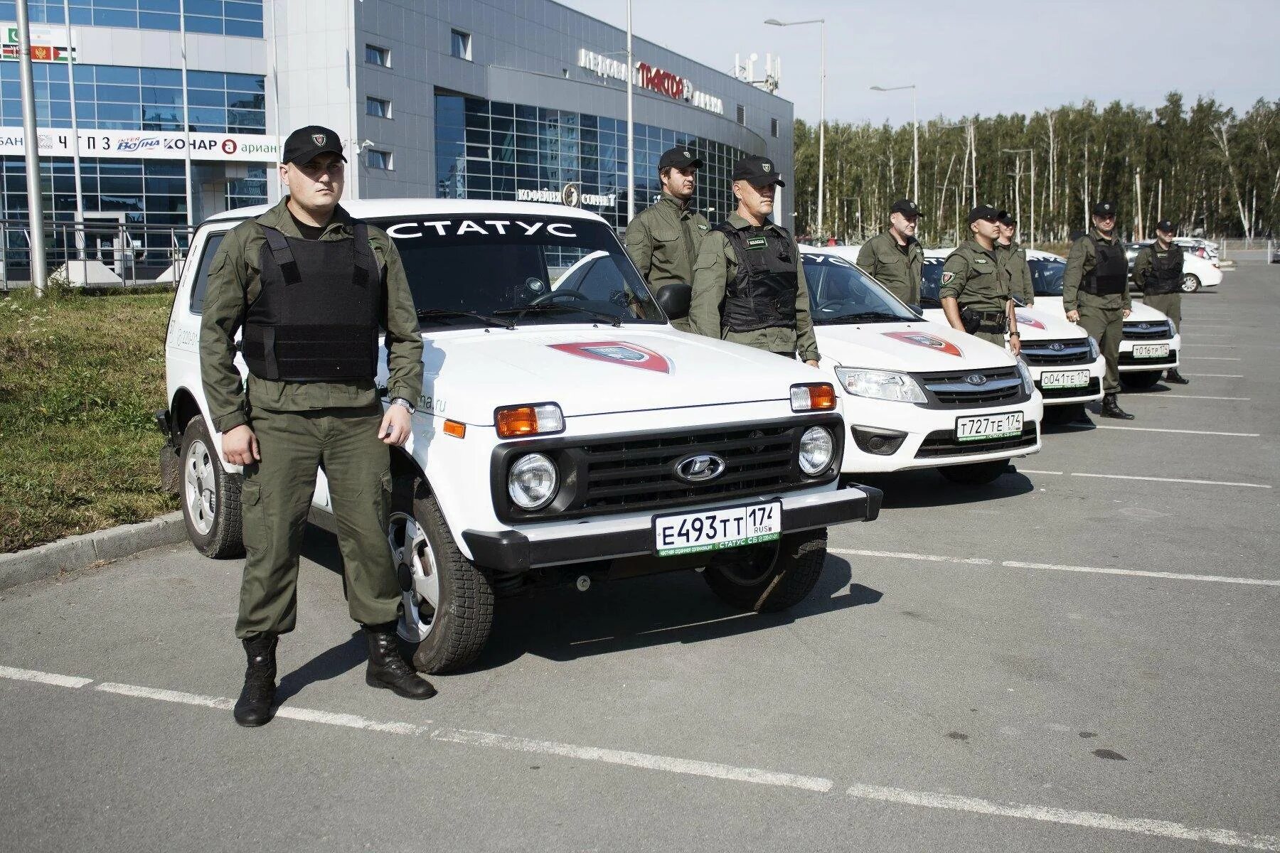 Машина гбр чоп. Охранник гбр у машины. Машины гбр гелик. Машины охранных предприятий. Гбр чоп охрана группа быстрого реагирования.