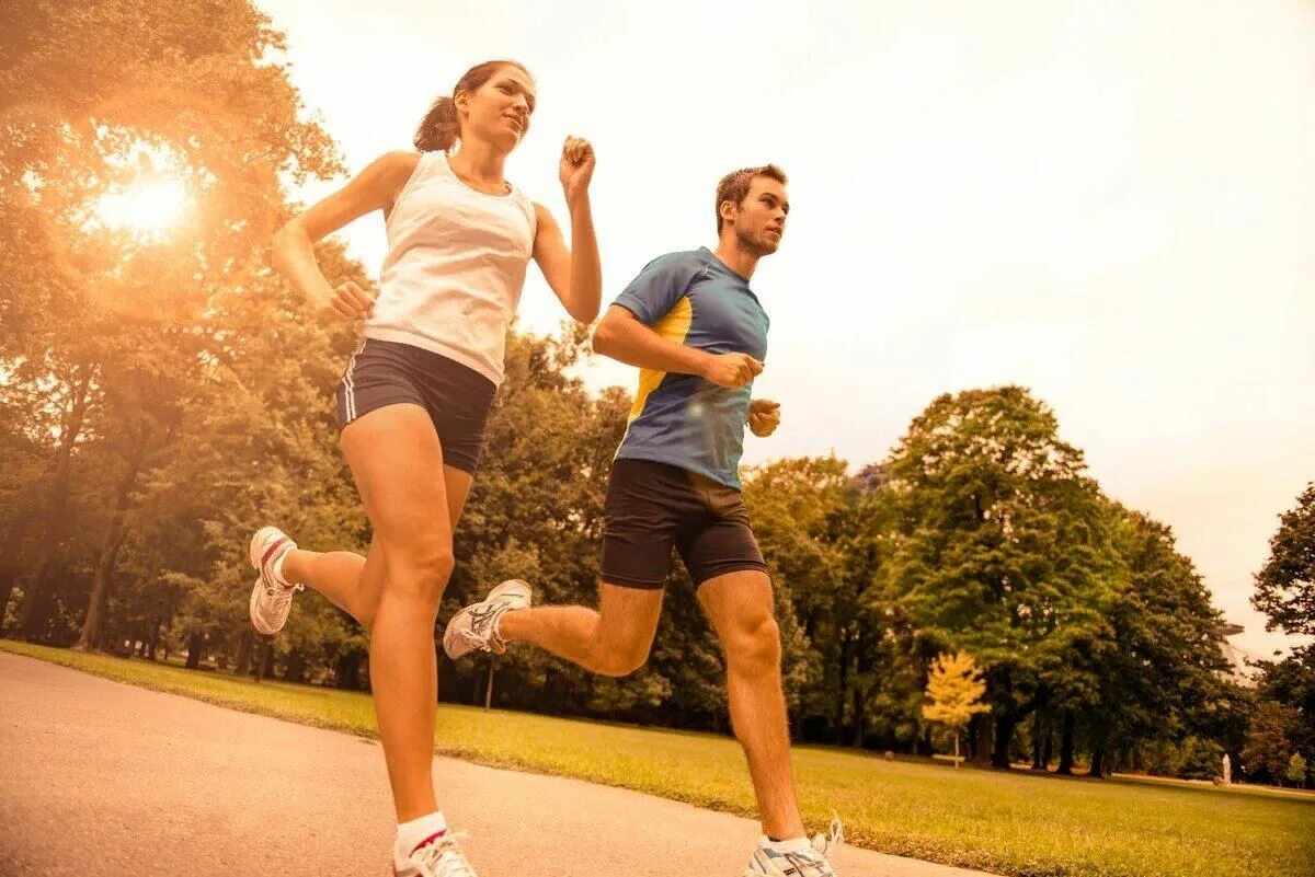 Te run. Спортсмен бежит. Спорт бег. Утренний бег. Спорт бег.