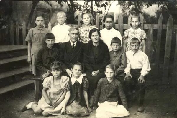 Экибастузское педучилище. Первый секретарь куйбышевского райкома влксм. 1948. Абдурашитов р 1935. Быкова лидия александровна 1961г.