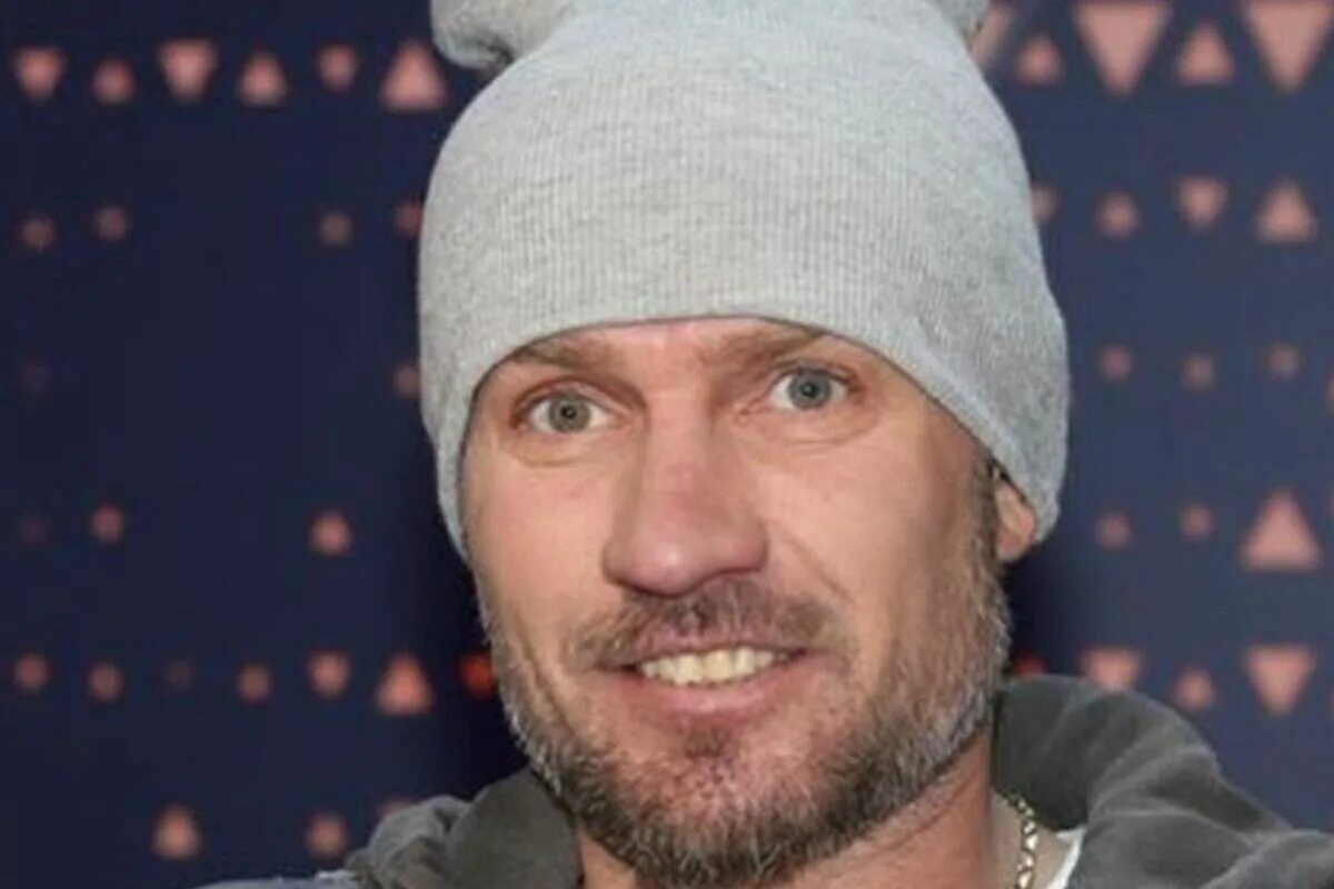 Фигурист Роман Костомаров попал в реанимацию с пневмонией - его подключили к ИВЛ