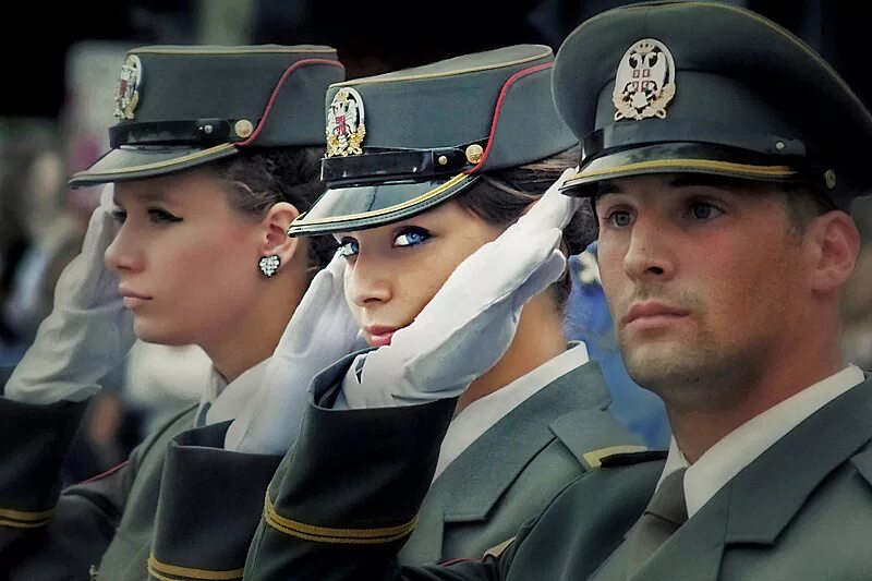 Сербские девушки. Сербские девушки военные. Сербские девушки фото. Сербки. Сербские девушки красивые.