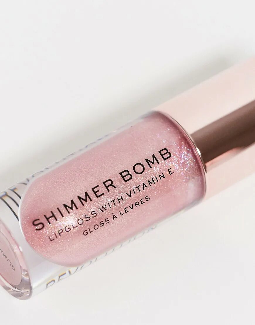 Блеск для губ shimmered. Блеск для губ революшен. Блеск make up Revolution Shimmer. Блеск Shimmer Bomb. Makeup Revolution pout Bomb Plumping.