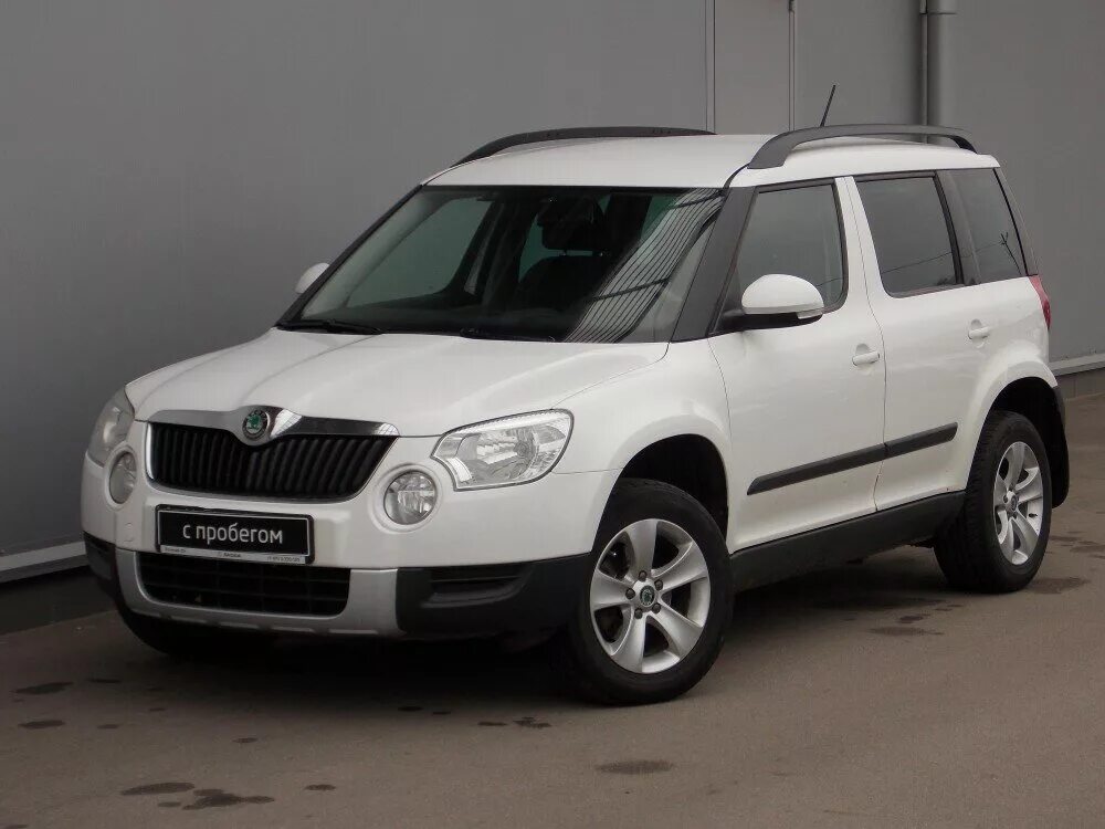 Шкода йети 2012 год. Skoda Yeti 2012. Skoda Yeti 2012 белый. Шкода Йети белая 2012. Шкода Йети 2012 года белая.