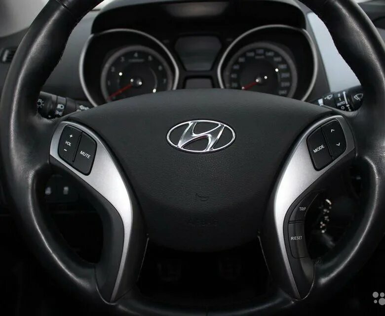 Руль hyundai avant 2008. Хендай аванте руль. Как включить подогрев руля на хундай аванта 2011. Hyundai avante руль. Руль хендай аванте.