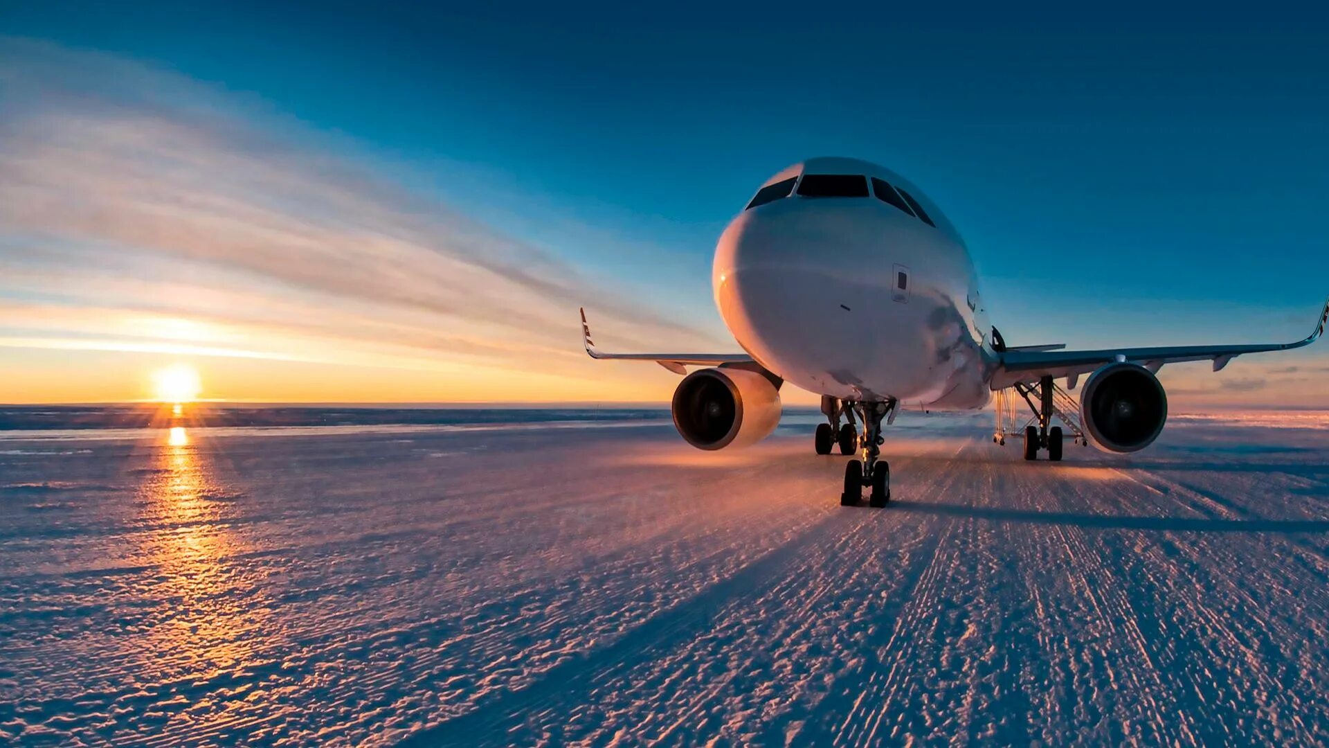 Полет самолета слушать. Airbus acj320. Айс Ранвей аэропорт. Аэробус а320. Самолет и аэропорт.