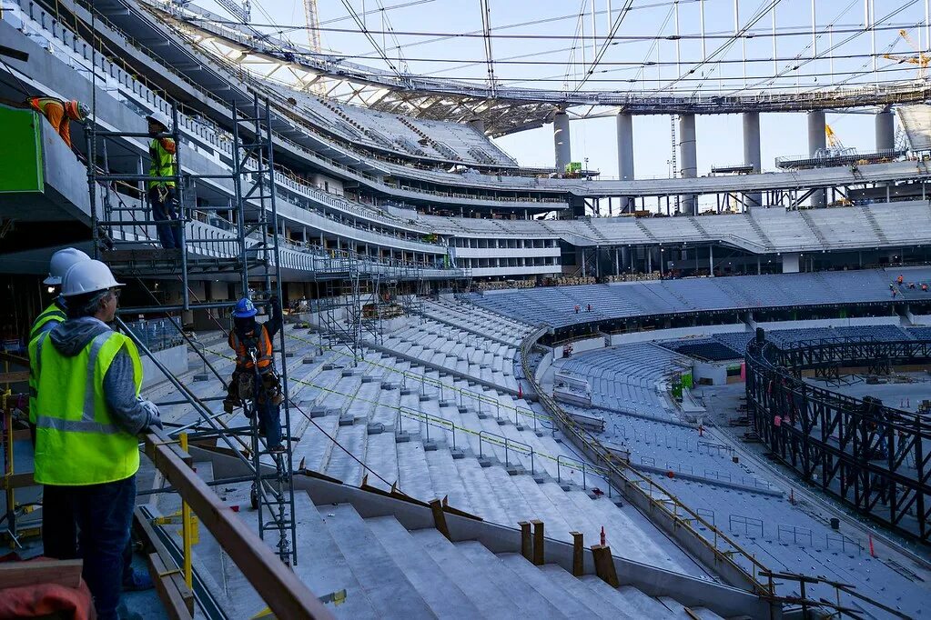 Стадион Софи в Лос Анджелесе. Лос Анджелес Чарджерс стадион. Sofi Stadium los Angeles вместимость. Новый стадион в Лос Анджелес.