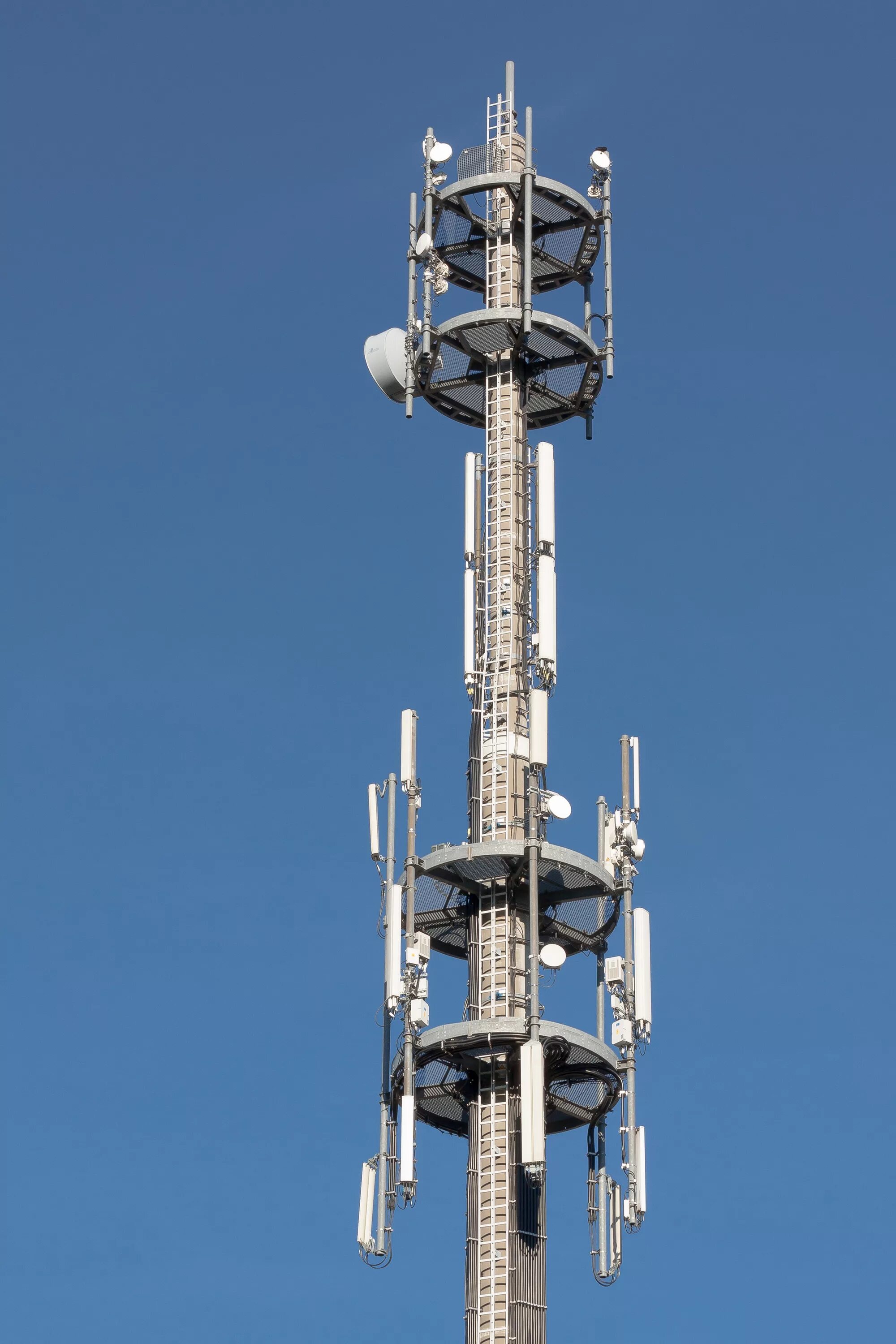 Радиовышка 5 g. Вышка связи. Мачта антенны радиостанции р-143. Антенная вышка. Мачта вгн-35.