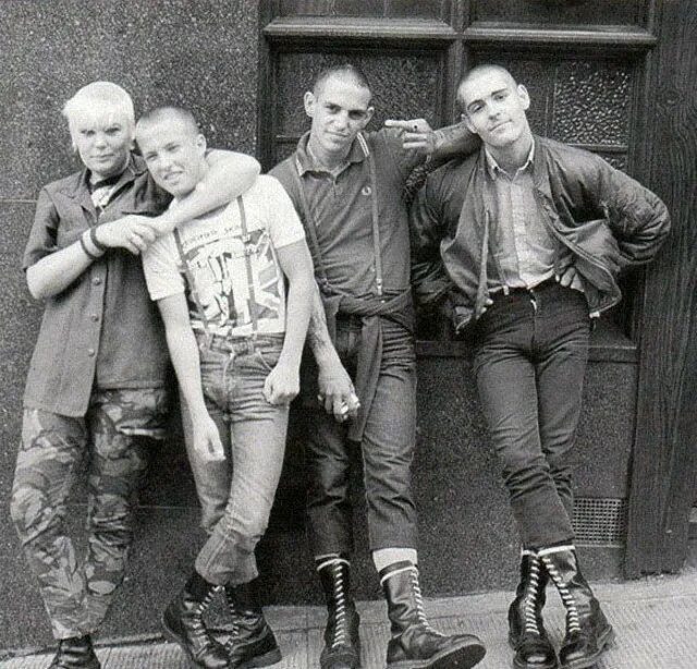 Лучшие скинхеды. Одежда Skinhead Англия 70. Скинхеды Англии 70х. Skinhead 1960. Скинхэд субкультура.