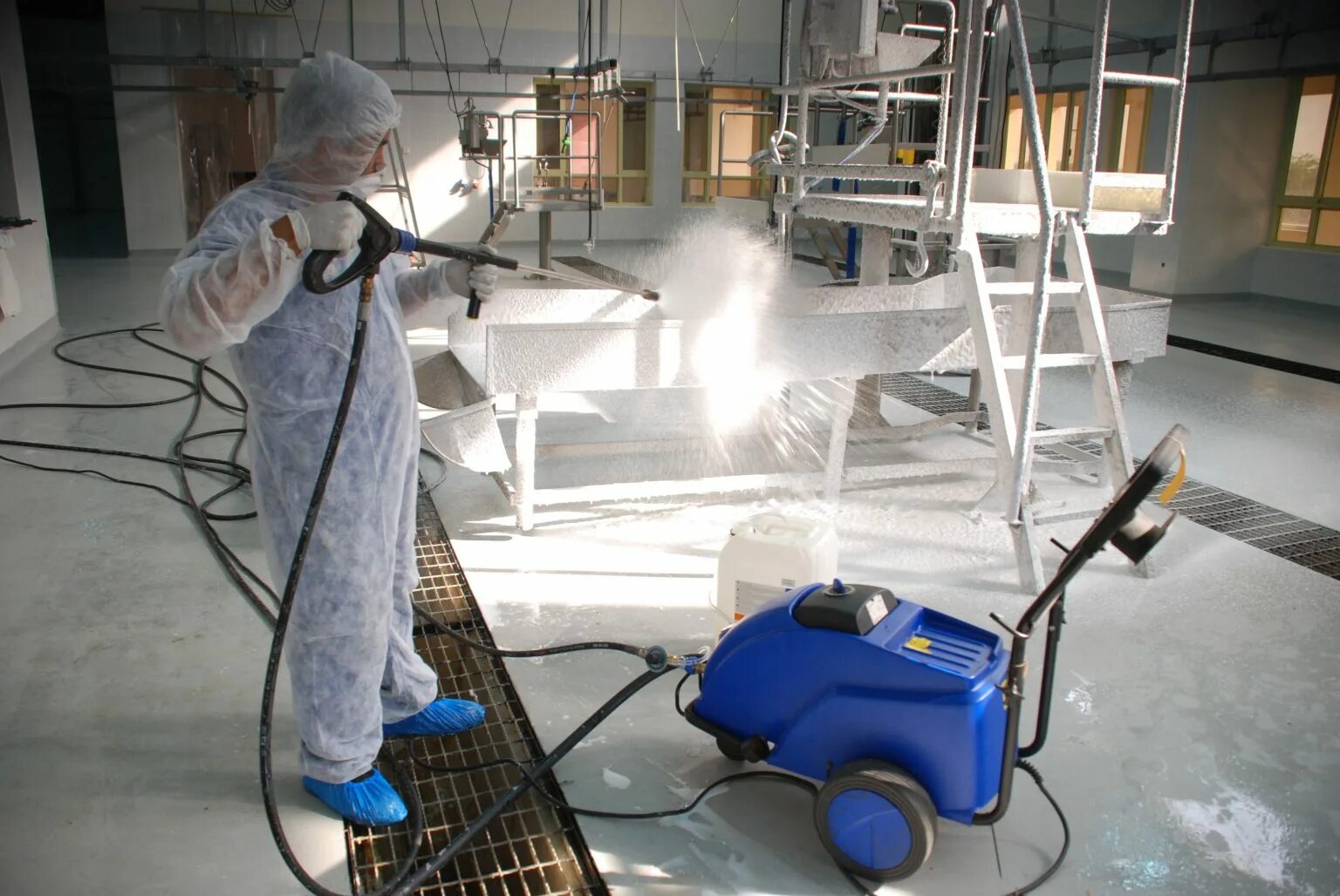 аппарат для промывки краскопультов. чистка производится. промывка скважины. порядок осмотра чистки и смазки пистолета. прочистка дренажного колодца.