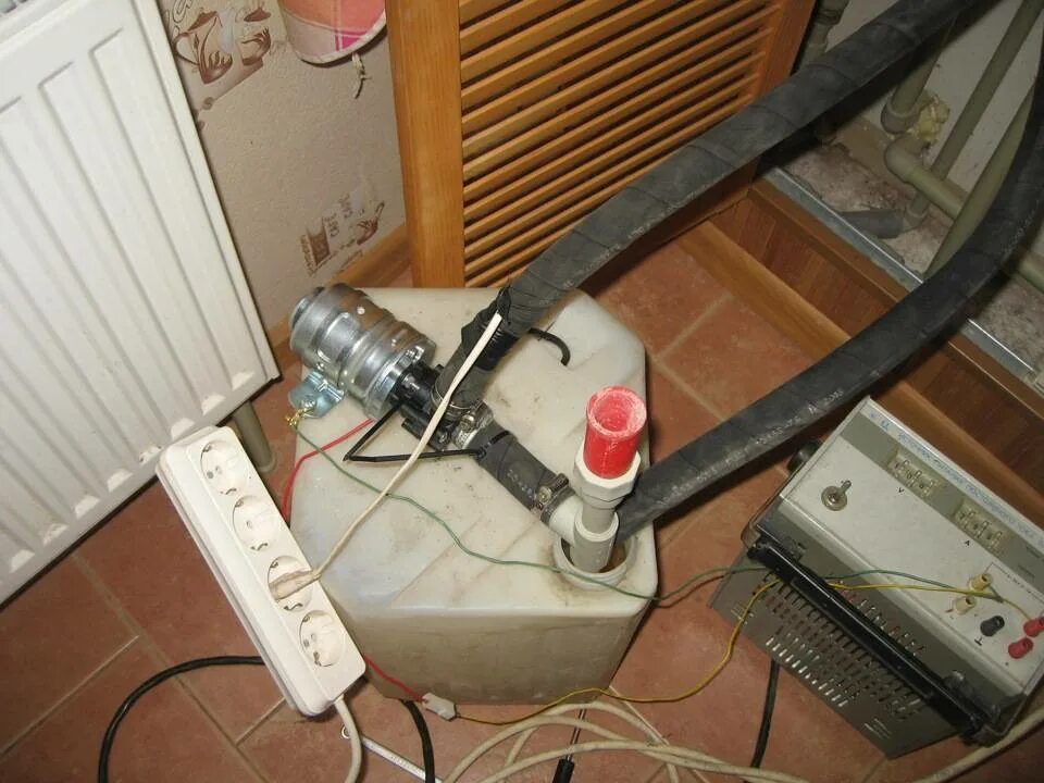 Бустер для промывки теплообменников газовых котлов колонок. Промывка теплообменника газового котла своими руками. Промывка теплообменника газового котла своими руками. Теплообменник котла перфекто. Аппарат для промывки котлов.