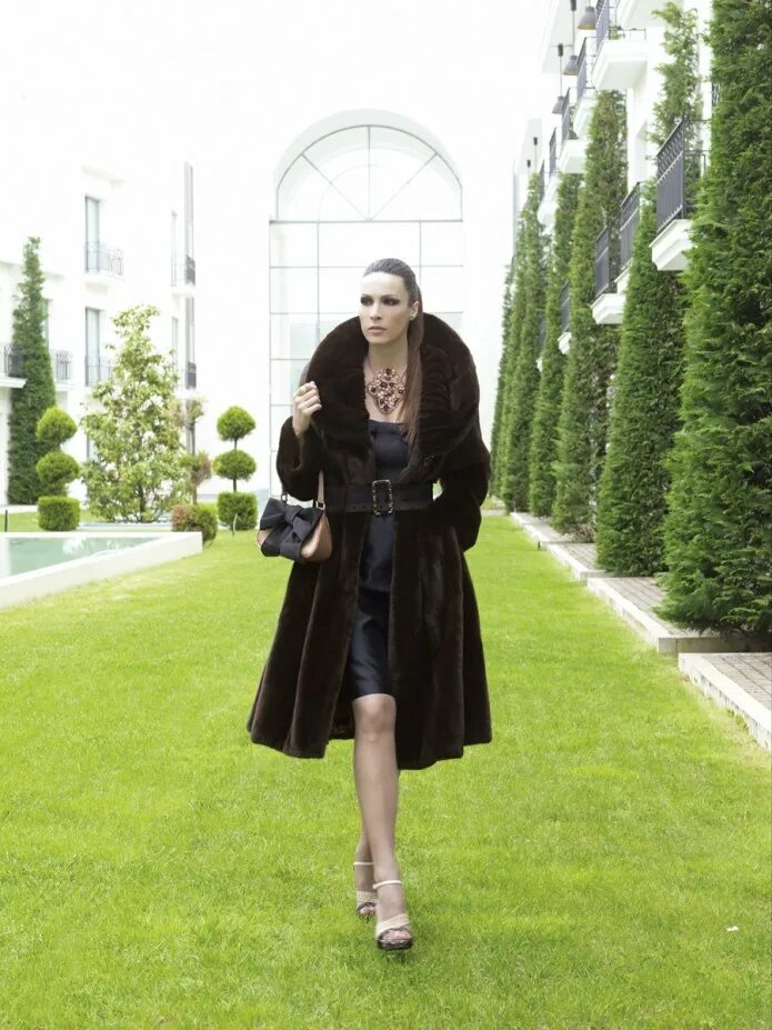 Греческая шуба manzari. Империя фурс шубы греция. Роскошная шуба. Шуба flisily fur. Греческие шубы.