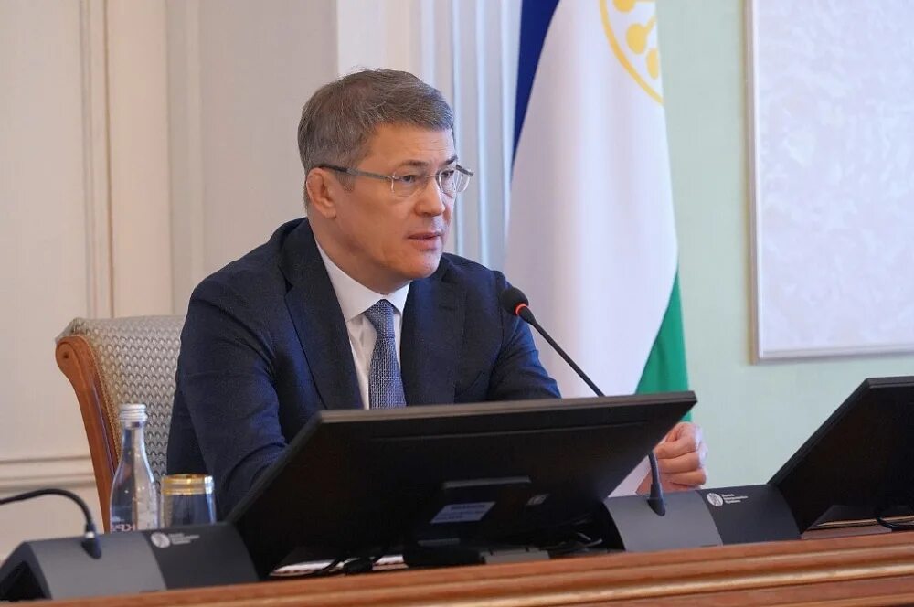 Глава башкирии выборы. Глава республики башкортостан радий хабиров. глава республики башкортостан радий хабиров портрет. портрет главы башкортостана хабирова.