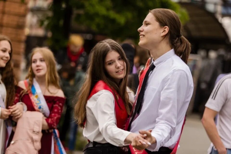 Девочки на выпускном 11 класс. Фотографии с последнего звонка. выпускники 11 класса. последний звонок фото.
