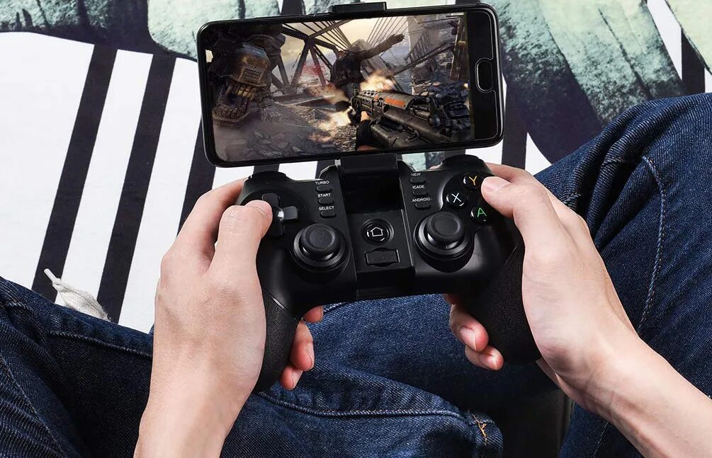 Android controller games. Геймпад для смартфона в руках. vr игры на андроид с джойстиком. геймпад на андроид приложение. игры на тв бокс android с геймпадом.