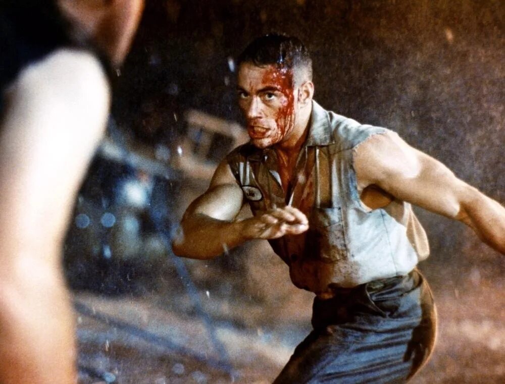 Жан-клод ван дамм 1999. Крутые боевики 90. Актеры из боевиков 90-х. Арнольд шварценеггер в фильме коммандос. Ван дамм универсальный солдат 1992.
