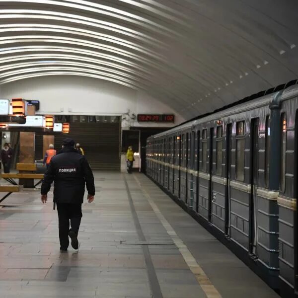 Закрытие участка метро орехово автозаводская. Работа ремонтируют закрытые участки метро москва. Закрытие замоскворецкой линии метро. Закрытие станций метро царицыно. Тоннели сокольнической линии.