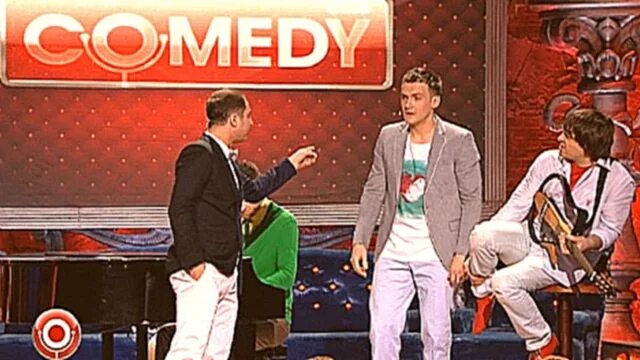 Камеди такер карлсон и демис. Comedy Club демис карибидис.