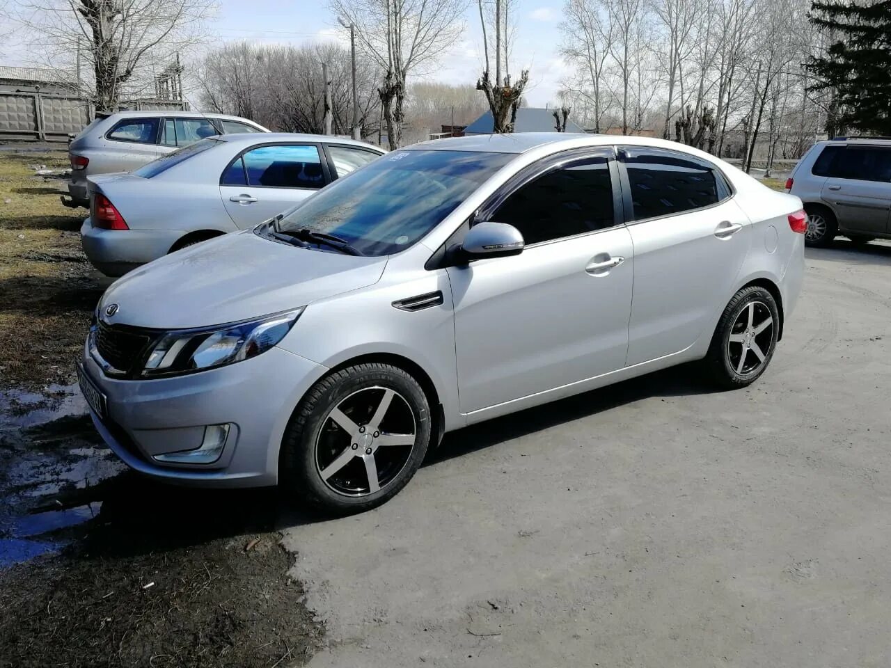 Какие диски рио 3. Kia rio 3 r16. kia rio 3 r15. kia rio 3 диски r16. литые диски р16 киа рио 3 серебристая.