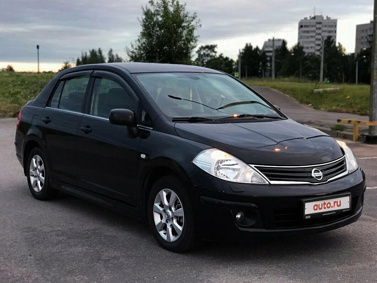 Ниссан тиида седан 2005. Тиида седан. Ниссан тиида 1 поколение. Nissan tiida седан черный. Ниссан тиида 2008 седан.