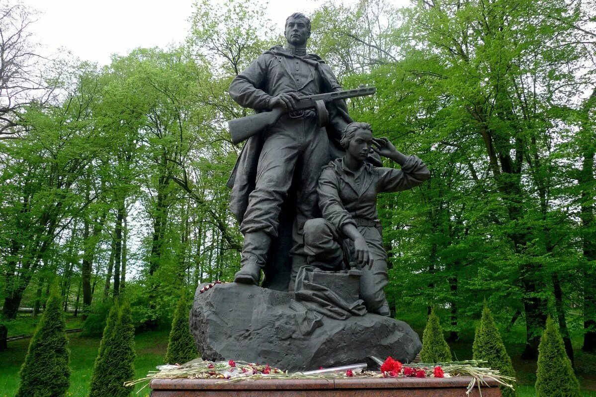 Д пам. Памятник разведчикам в Калининграде. Памятник воинам разведчикам в Калининграде. Памятник советским разведчикам в Калининграде. Калининград памятники Великой Отечественной войны.