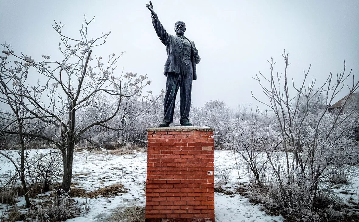 Прага монумент жертвам коммунизма. Памятник трем коммунистам в семенове. Памятники коммунистам. Мемориал жертвам коммунизма чехия. Мемориал жертвам коммунизма (прага).