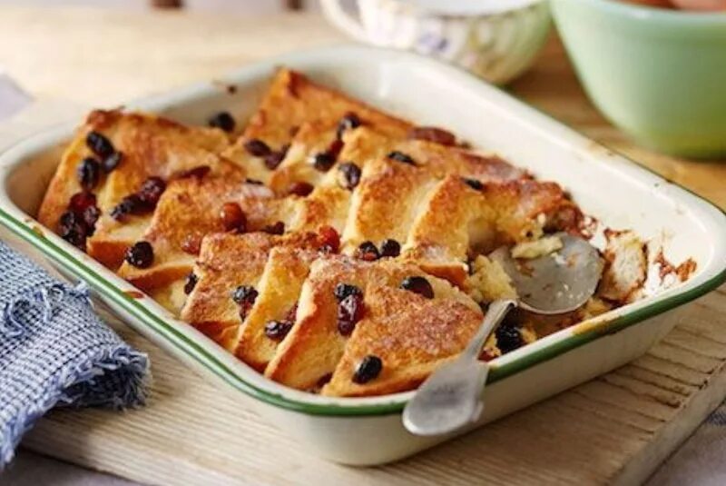 блюда из черствого хлеба. что можно приготовить из черствых. кручоны сухари с чечноком. что можно приготовить из черствых. пирог из черствого хлеба.