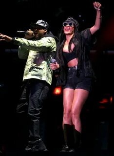 Run this town rihanna