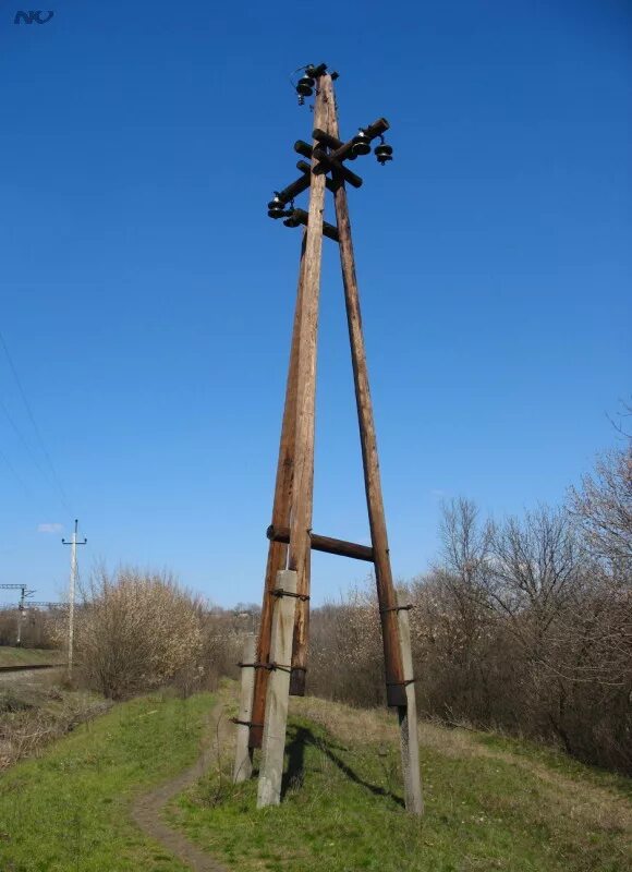 Электрические столбы. Деревянная опора лэп 10 кв. Электрическая опора деревянная. Электрическая опора деревянная. Опора вл 10 кв.