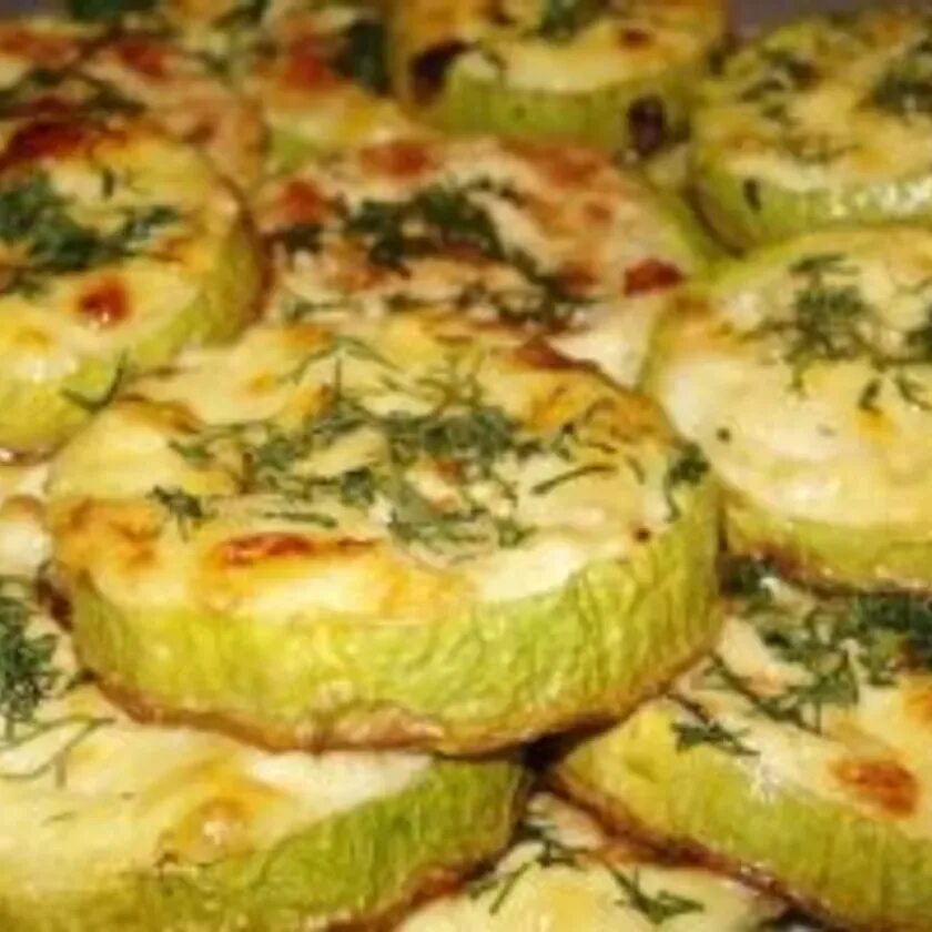 Кабачки запеченные в духовке. Кабачки в духовке. Запечь молодой кабачок. Запечь молодой кабачок. Цукини запеченные с сыром.