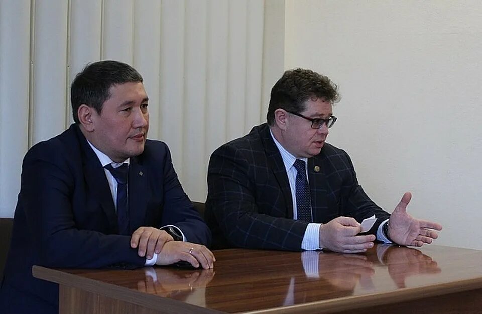 Министр карелии охлопков. Охлопков михаил егорович министр. министр здравоохранения республики карелия охлопков. михаил охлопков карелия. карелия министр михаил егорович здравоохранения республики.
