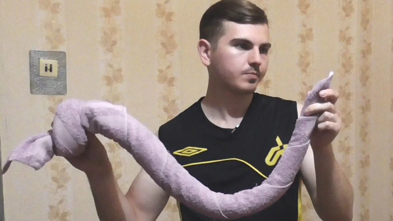 Морковка из полотенца для драки. Лебедь из полотенца. Армейская морковка из полотенца. Полотенце морковкой скрутить. Морковка из картона.