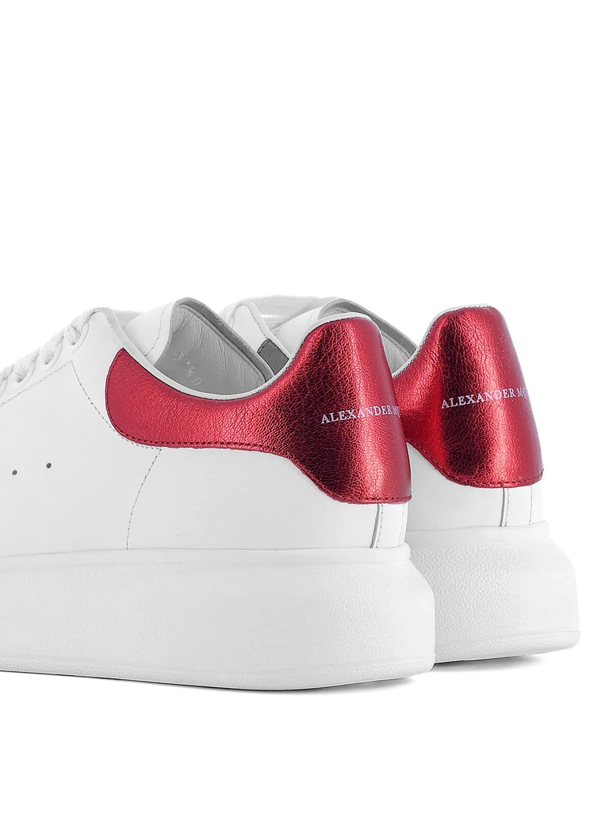 Маквин обувь. Alexander MCQUEEN ботинки. Alexander MCQUEEN White Red Sneakers.