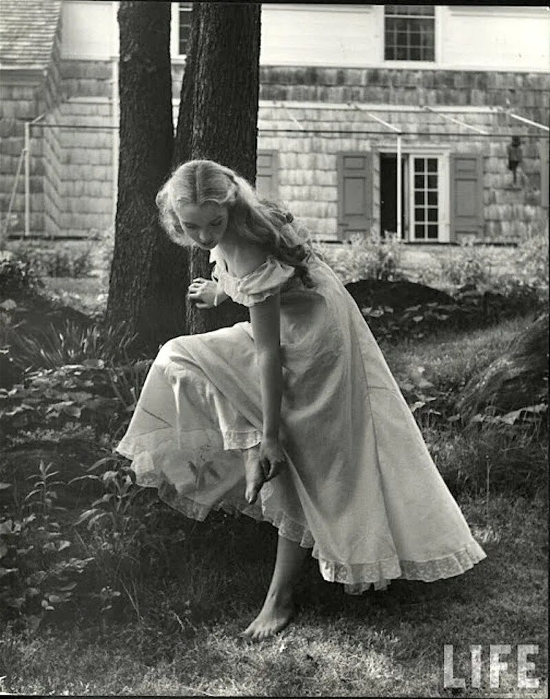 Старый девушки можно. Девушка с морщинами. Старый девушки можно. Девушка с морщинами. Ретро женщины.