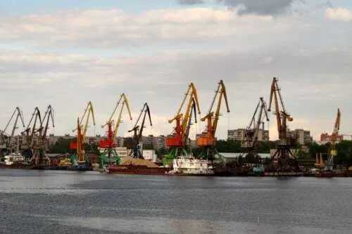 Грузовой порт череповец. Череповец баржи порт. Череповецкий порт. Череповецкий порт. Оао череповецкий порт.