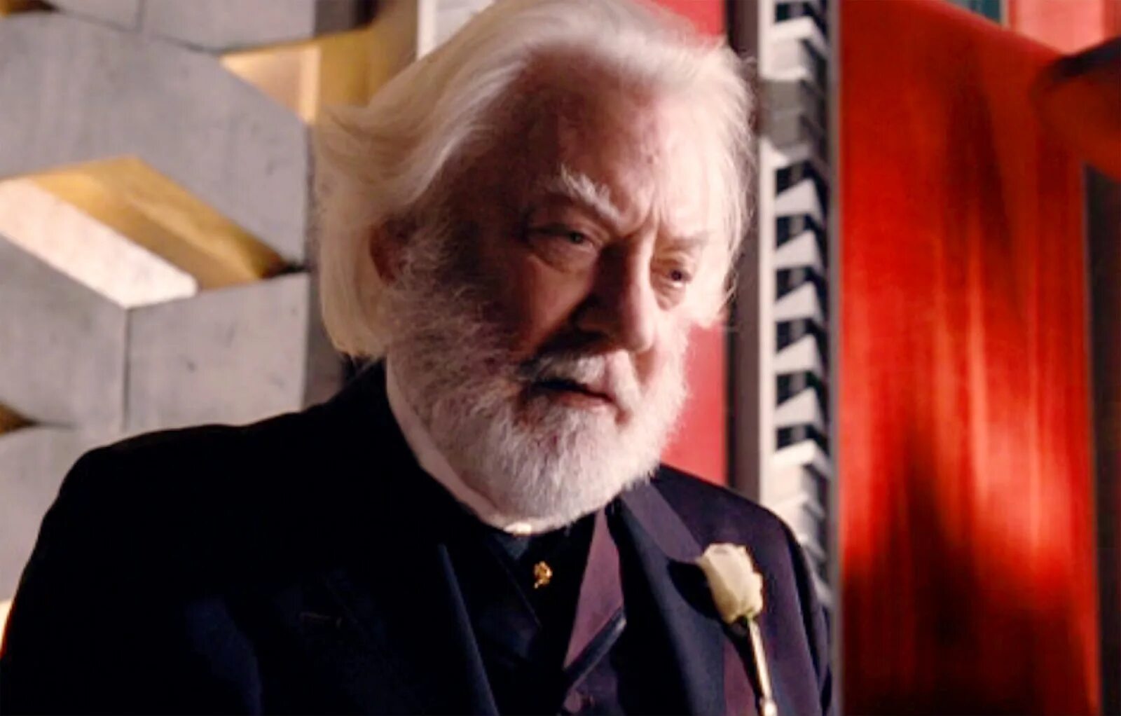 Кориолан сноу голодные игры. Президент сноу голодные игры приквел. Кориолан сноу молодой. Президент сноу в молодости. Президент кориолан сноу.