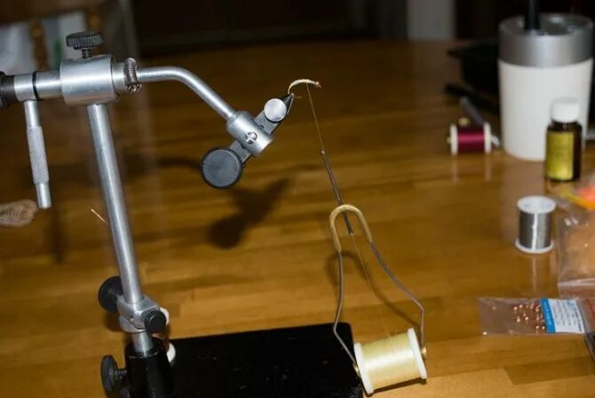 Вязания мушек своими руками. Тиски для вязание мушек mayfly. Самоделки инструмент тиски для мушек. Вязания мушек своими руками. Вязания мушек своими руками.