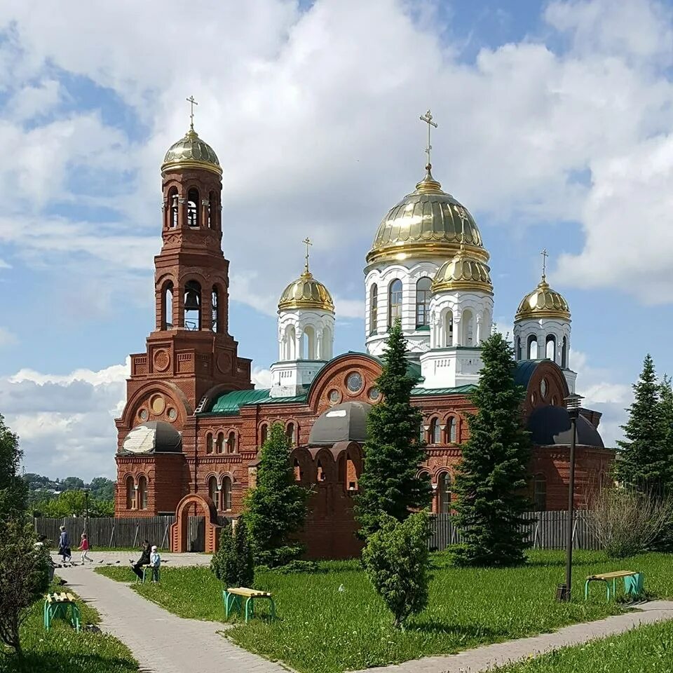 Лысьва храм. Свято-Троицкий храм Лысьва. Лысьва. Церковь Троицы Живоначальной. Храм Святой Троицы Лысьва.