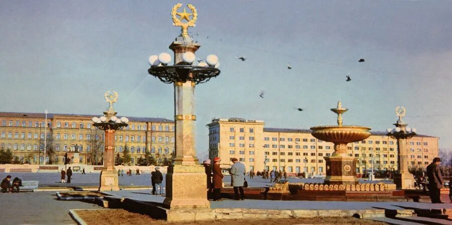 Хабаровск 80. Площадь ленина хабаровск. площадь ленина хабаровск старое. хабаровск площадь ленина 1990 е. площадь ленина 80е хабаровск.