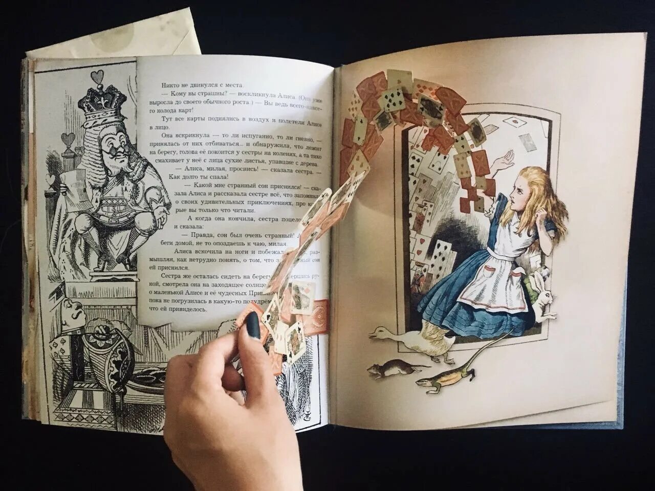 Кэрролл Льюис "Алиса в стране чудес". Льюис Кэрролл" приключения Алисы в стране чудес" - 155 лет (1865). Алиса в стране чудес книга 2023. Льюис Кэрролл в Алисе в стране чудес. Читать рассказ алис