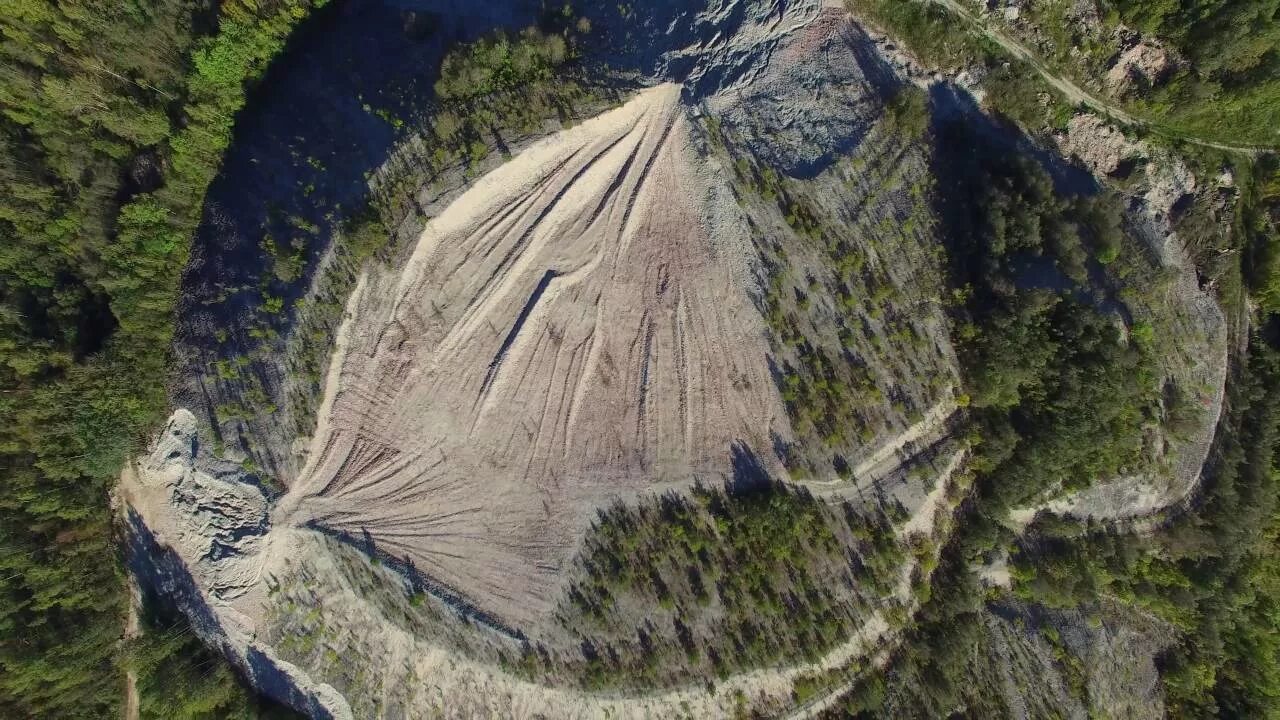 Террикон дегтярск афиша кинотеатр расписание. Терриконы солигорска. Сутоган луганская область. Кинотеатр террикон сланцы. Розыгрыш двух билетов в кино.