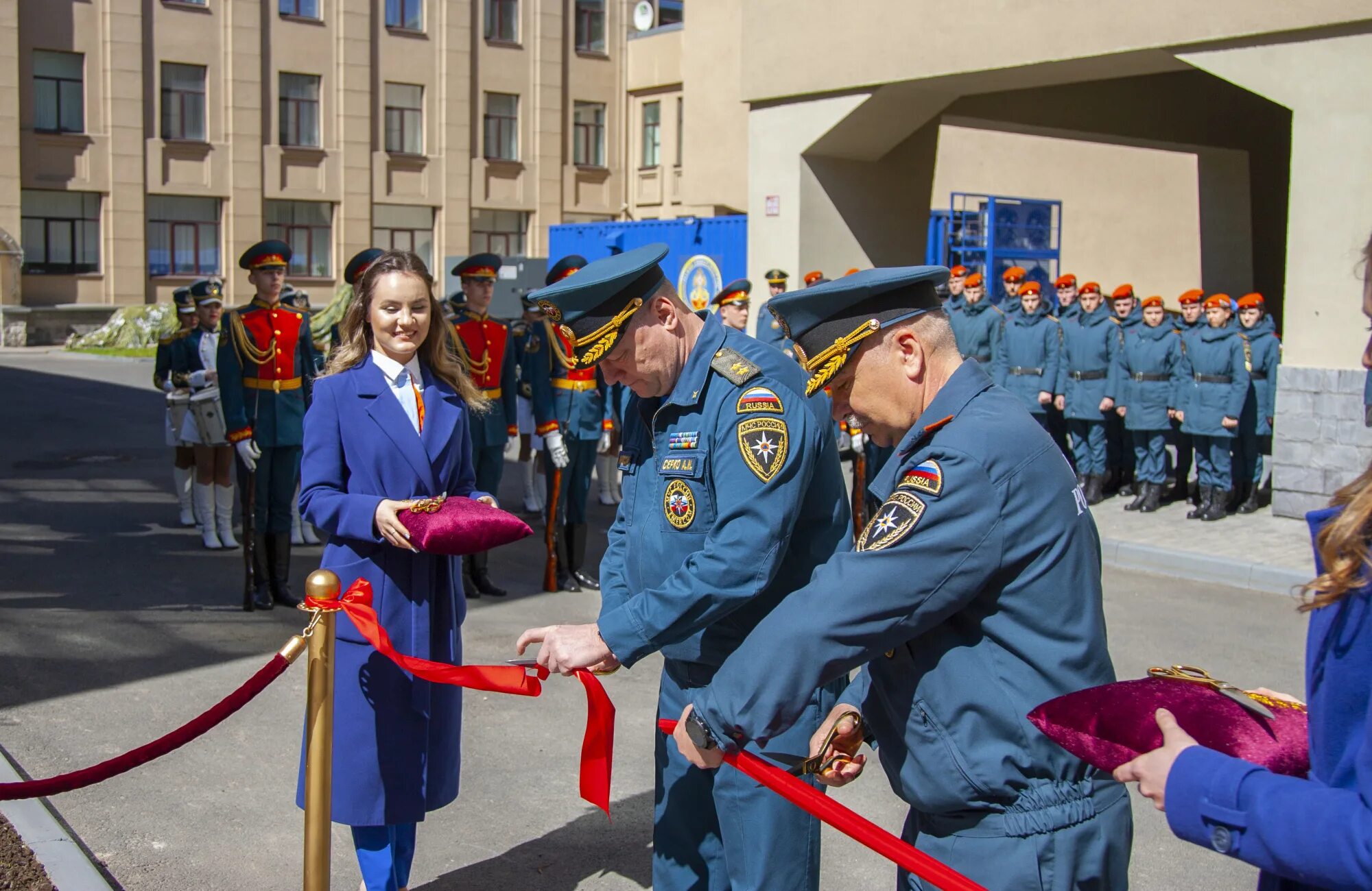 Ряды сотрудников петербургского МЧС пополнили 32 молодых специалиста - Все новос